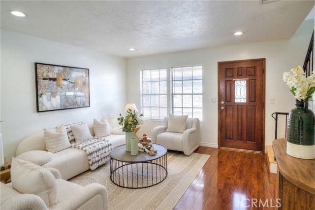 205 Violet D, Monrovia, CA 91016