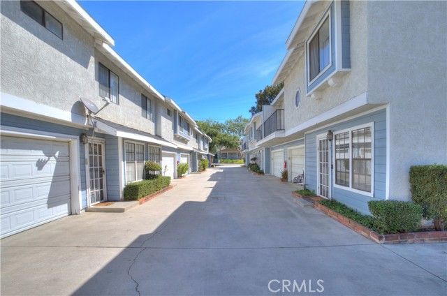 205 Violet D, Monrovia, CA 91016