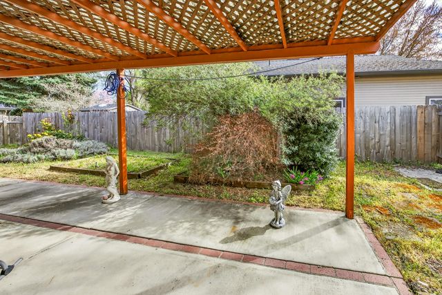 112 N Wightman Street, Ashland, OR 97520