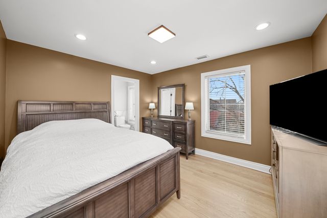 1192 CLARENCE Avenue 1, Oak Park, IL 60304