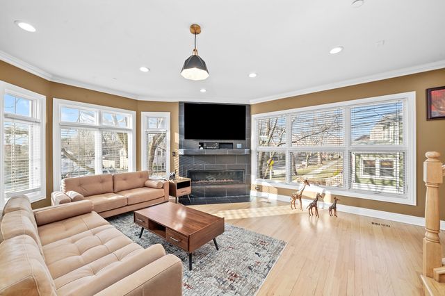 1192 CLARENCE Avenue 1, Oak Park, IL 60304