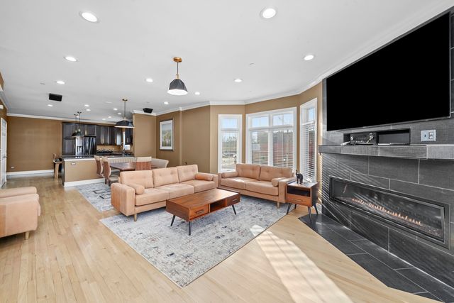 1192 CLARENCE Avenue 1, Oak Park, IL 60304