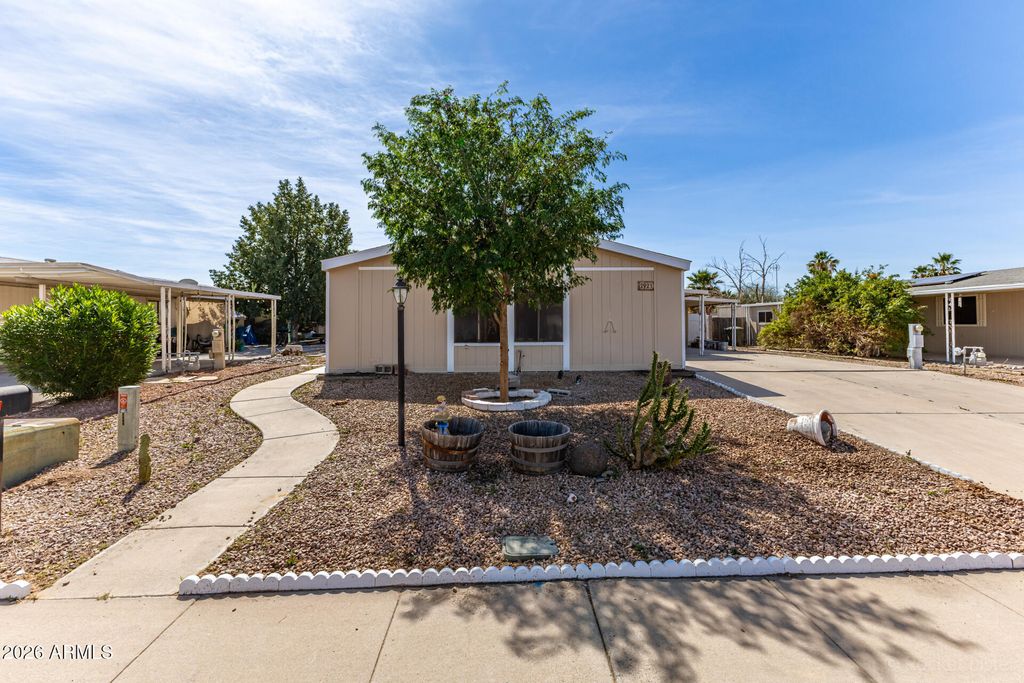 2921 E ORAIBI Drive, Phoenix, AZ 85050