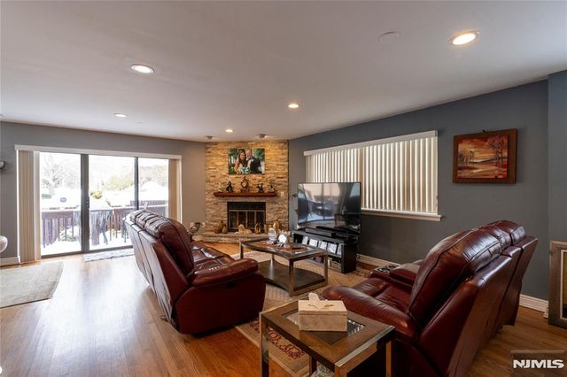 61 Woodbury Court 61D, Twp Of Washington, NJ 07676