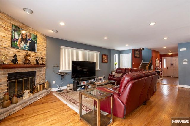 61 Woodbury Court 61D, Twp Of Washington, NJ 07676