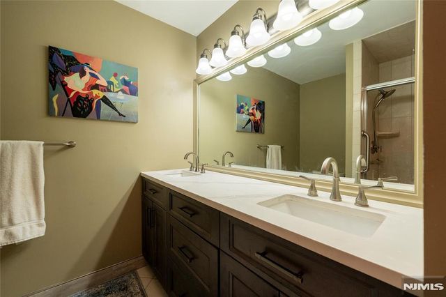 61 Woodbury Court 61D, Twp Of Washington, NJ 07676