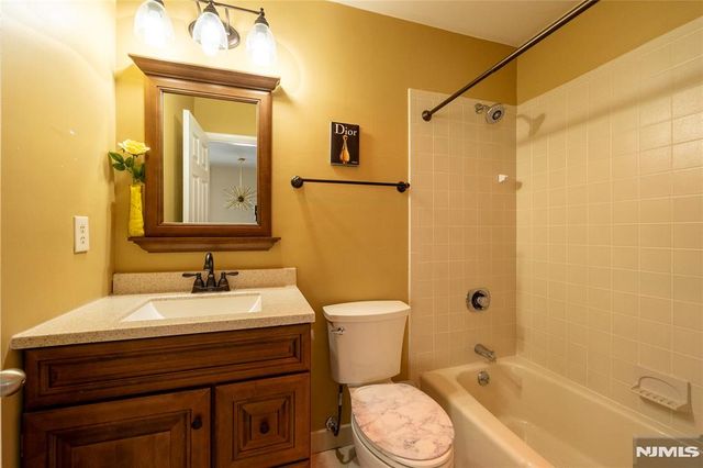 61 Woodbury Court 61D, Twp Of Washington, NJ 07676