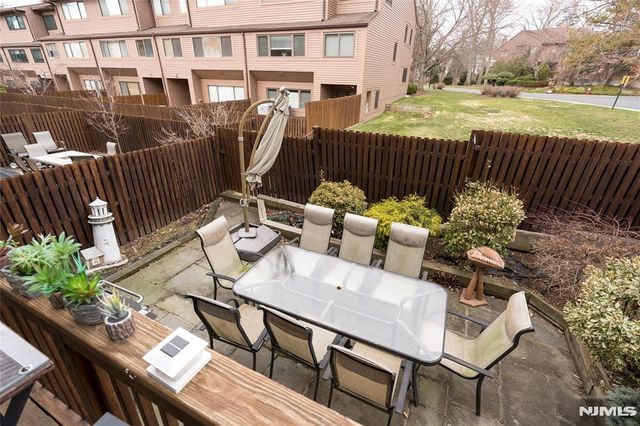 61 Woodbury Court 61D, Twp Of Washington, NJ 07676