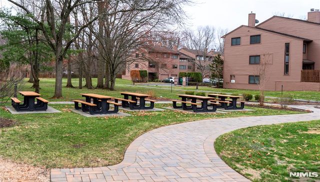 61 Woodbury Court 61D, Twp Of Washington, NJ 07676