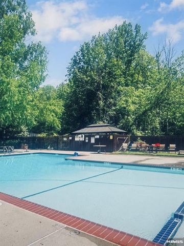 61 Woodbury Court 61D, Twp Of Washington, NJ 07676