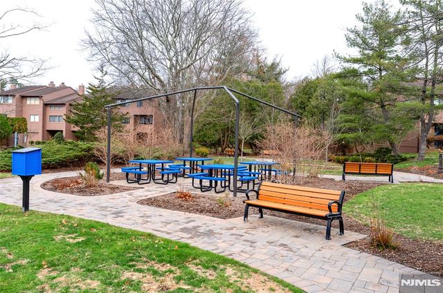 61 Woodbury Court 61D, Twp Of Washington, NJ 07676