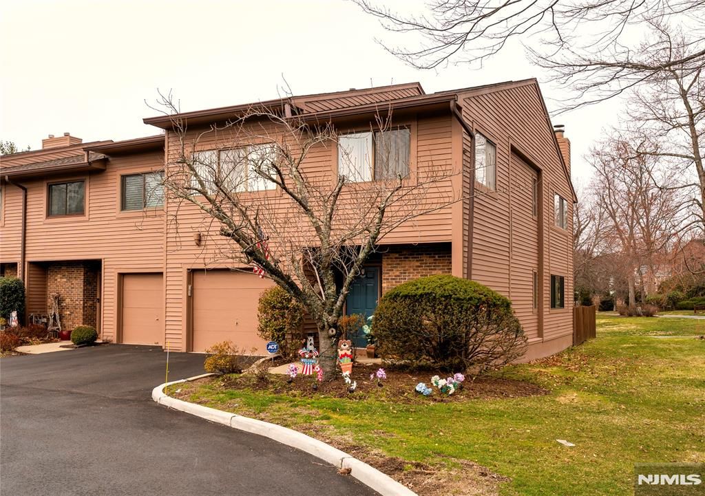 61 Woodbury Court 61D, Twp Of Washington, NJ 07676