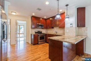 17 Meadow Road 301, Rutherford, NJ 07070