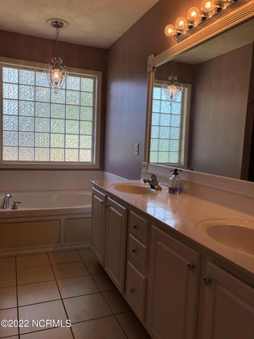 1000 Magnolia Drive, Aberdeen, NC 28315