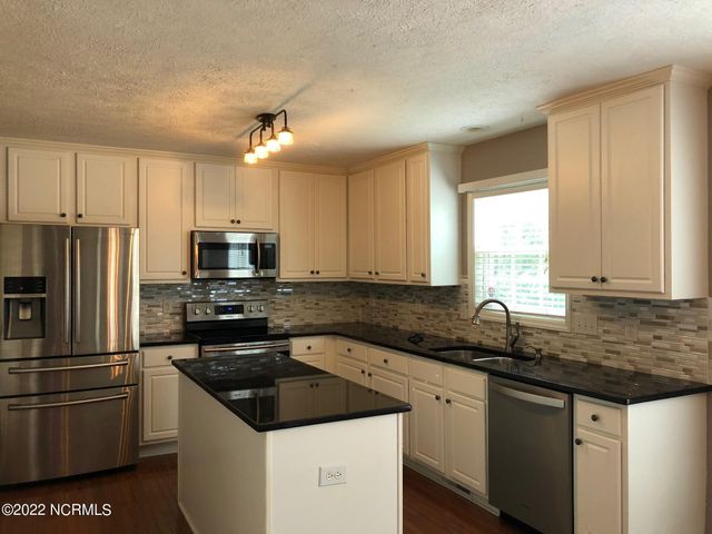 1000 Magnolia Drive, Aberdeen, NC 28315