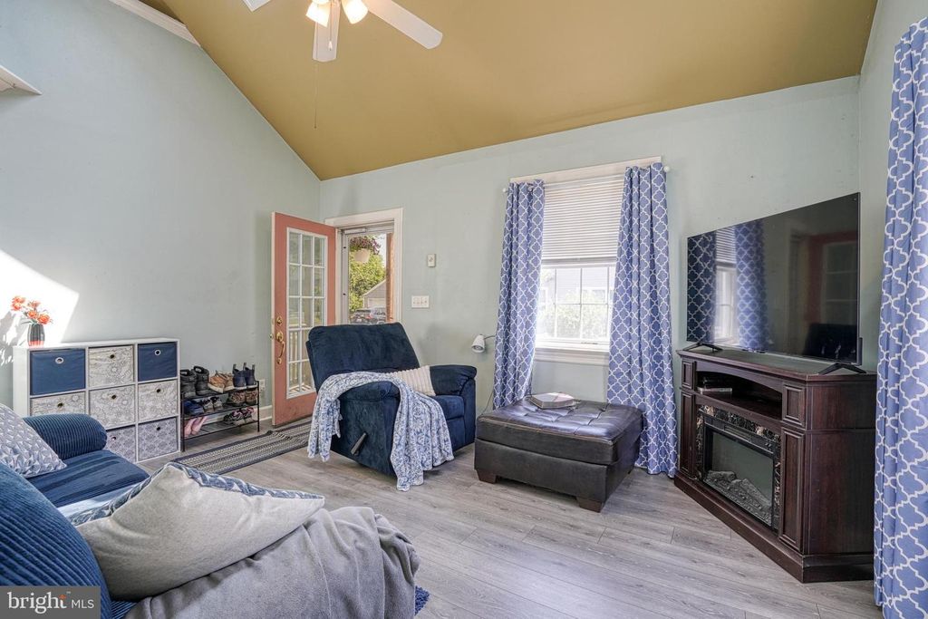 Image 10 of property listing at 302 VERNON AVE, Federalsburg, MD 21632