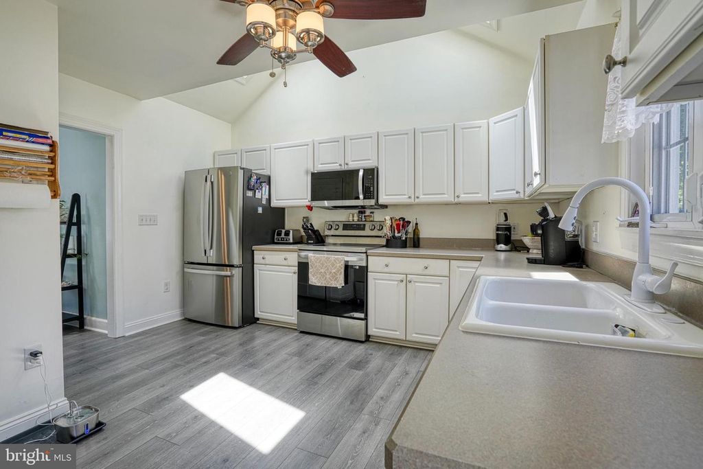 Image 13 of property listing at 302 VERNON AVE, Federalsburg, MD 21632