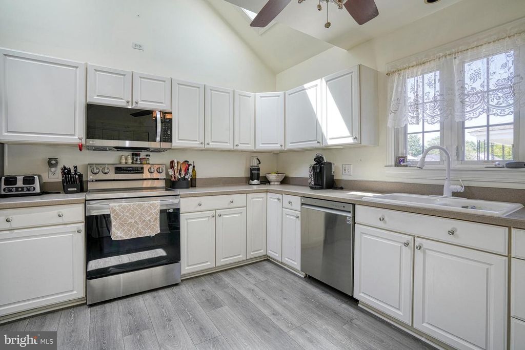 Image 14 of property listing at 302 VERNON AVE, Federalsburg, MD 21632