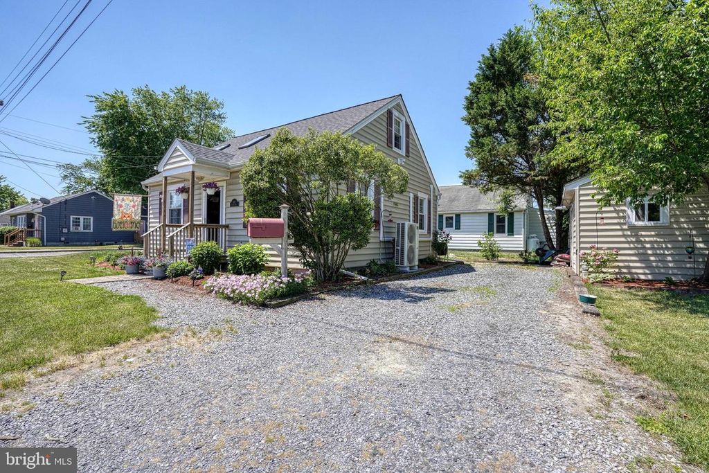 Image 2 of property listing at 302 VERNON AVE, Federalsburg, MD 21632