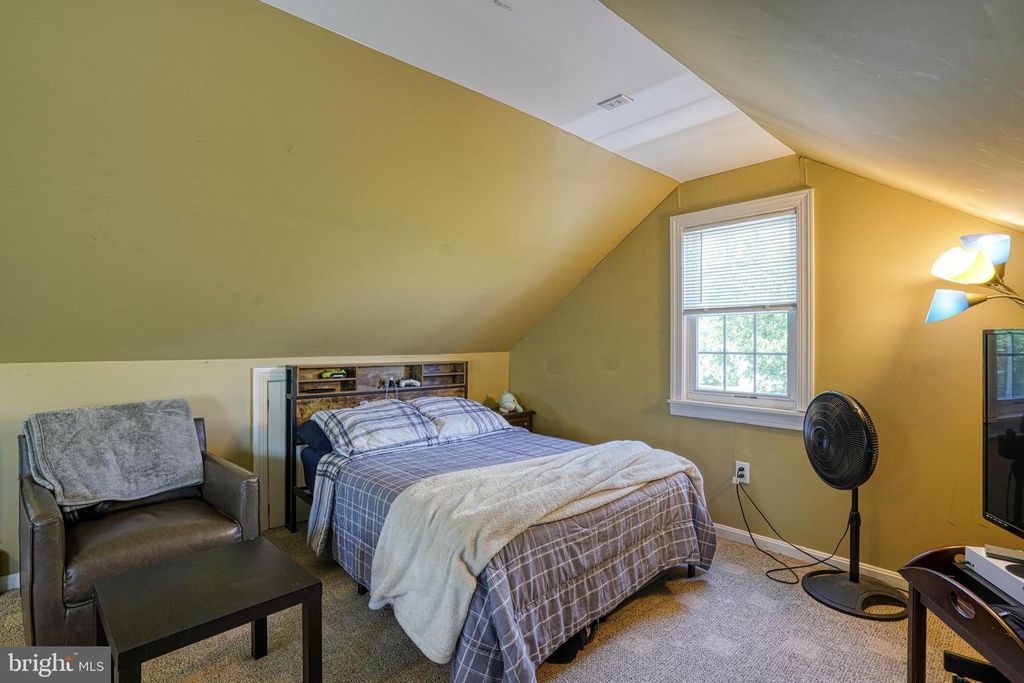 Image 26 of property listing at 302 VERNON AVE, Federalsburg, MD 21632