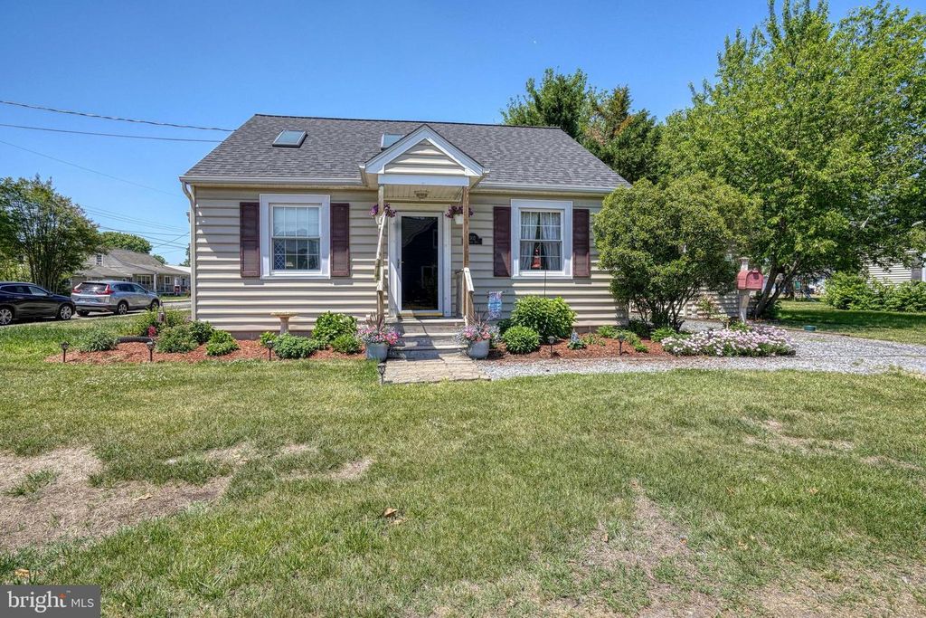 Image 3 of property listing at 302 VERNON AVE, Federalsburg, MD 21632