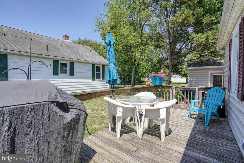 Image 5 of property listing at 302 VERNON AVE, Federalsburg, MD 21632