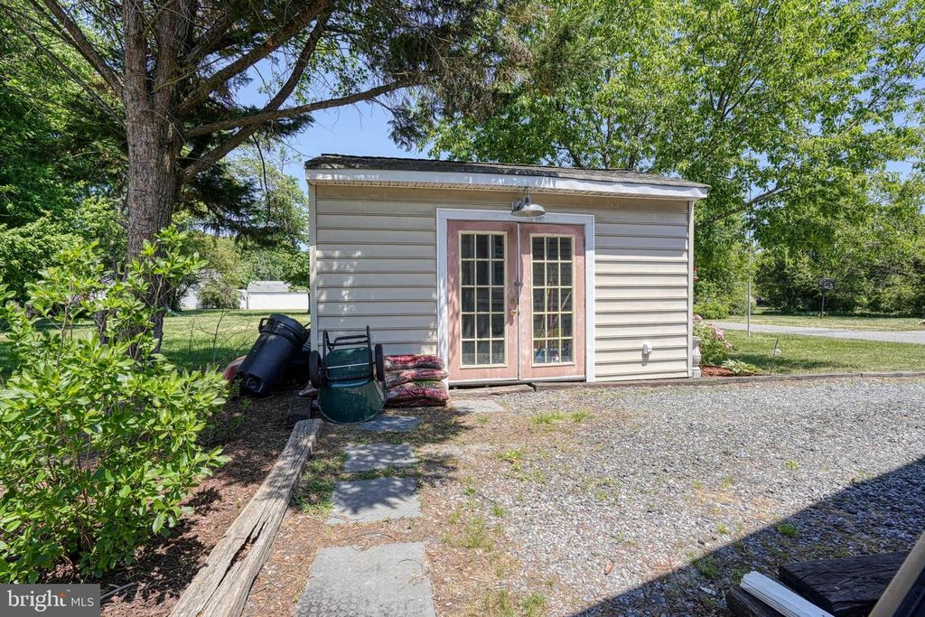 Image 6 of property listing at 302 VERNON AVE, Federalsburg, MD 21632