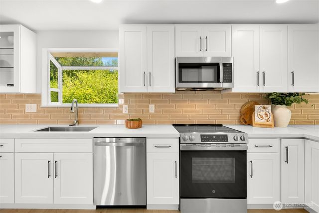 1816 Riverview Drive NE, Auburn, WA 98002