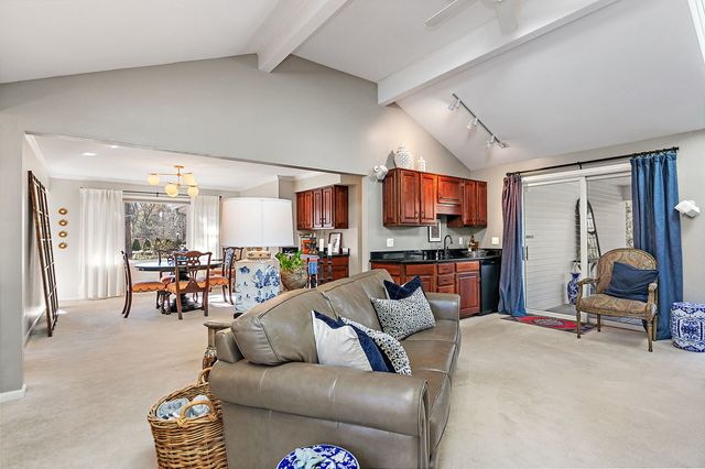 454 Harvard Avenue, Barrington, IL 60010