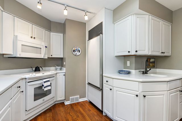 454 Harvard Avenue, Barrington, IL 60010