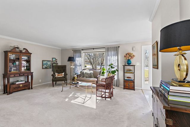 454 Harvard Avenue, Barrington, IL 60010