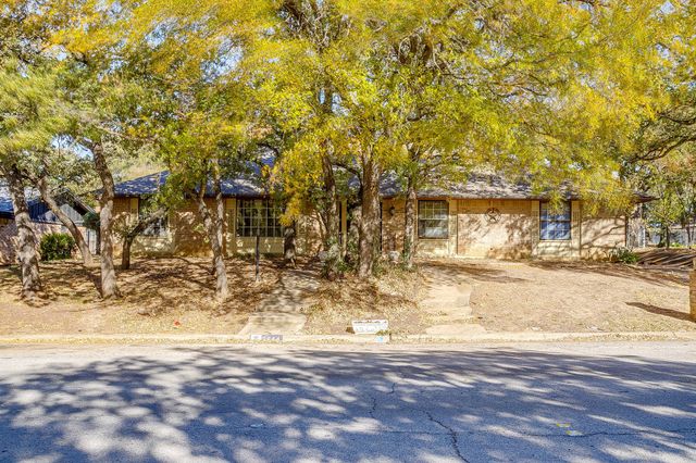 2844 Hurstview Drive, Hurst, TX 76054
