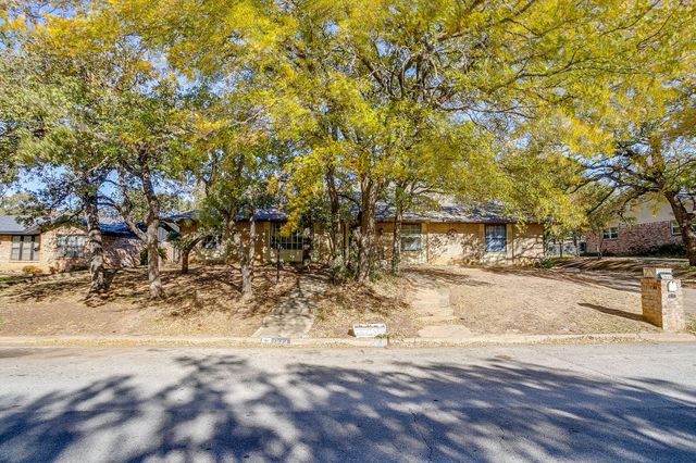 2844 Hurstview Drive, Hurst, TX 76054