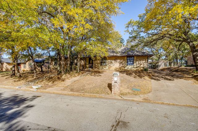 2844 Hurstview Drive, Hurst, TX 76054