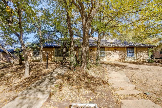 2844 Hurstview Drive, Hurst, TX 76054