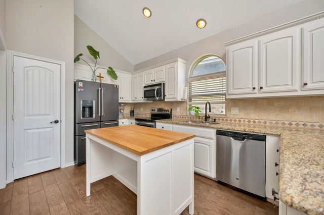 545 Wild Ivy Trail, Fort Worth, TX 76052