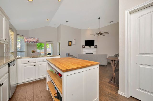545 Wild Ivy Trail, Fort Worth, TX 76052