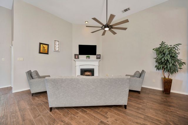 545 Wild Ivy Trail, Fort Worth, TX 76052