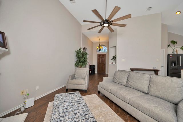 545 Wild Ivy Trail, Fort Worth, TX 76052