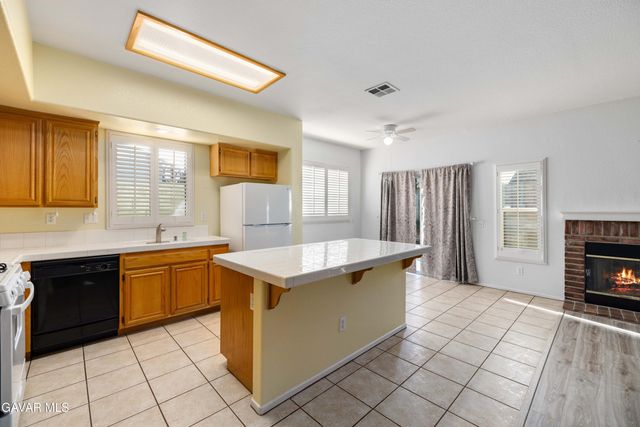 45641 Knightsbridge Street, Lancaster, CA 93534