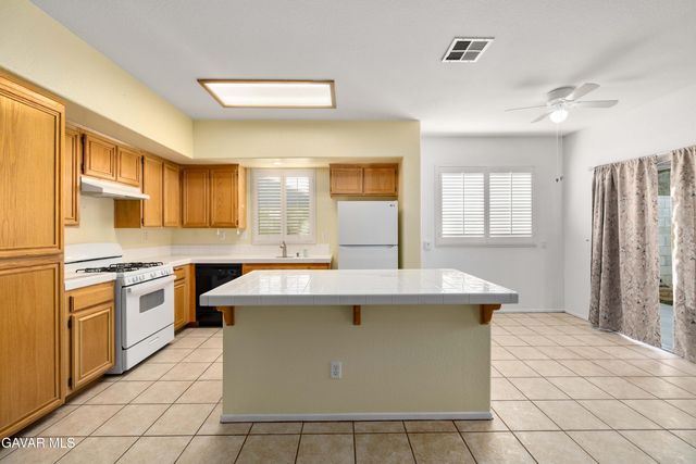 45641 Knightsbridge Street, Lancaster, CA 93534