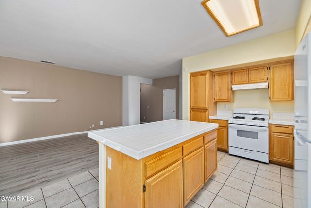 45641 Knightsbridge Street, Lancaster, CA 93534