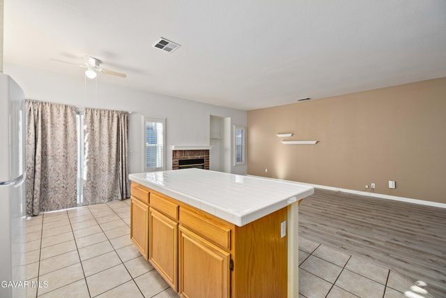 45641 Knightsbridge Street, Lancaster, CA 93534