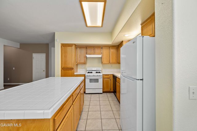 45641 Knightsbridge Street, Lancaster, CA 93534