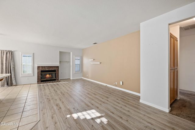 45641 Knightsbridge Street, Lancaster, CA 93534