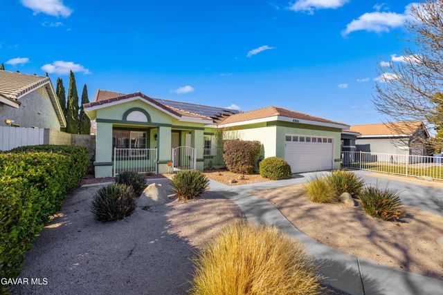 45641 Knightsbridge Street, Lancaster, CA 93534