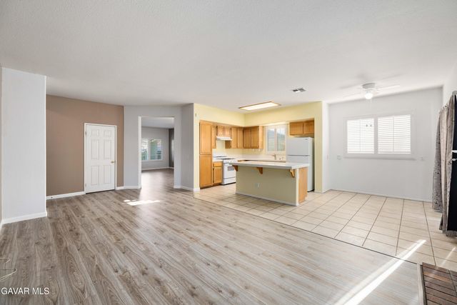 45641 Knightsbridge Street, Lancaster, CA 93534