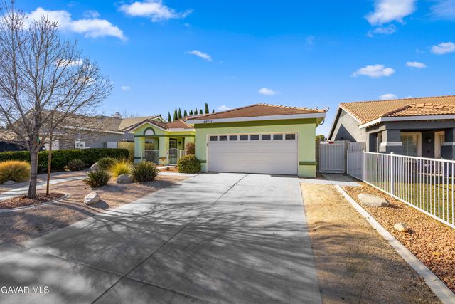 45641 Knightsbridge Street, Lancaster, CA 93534