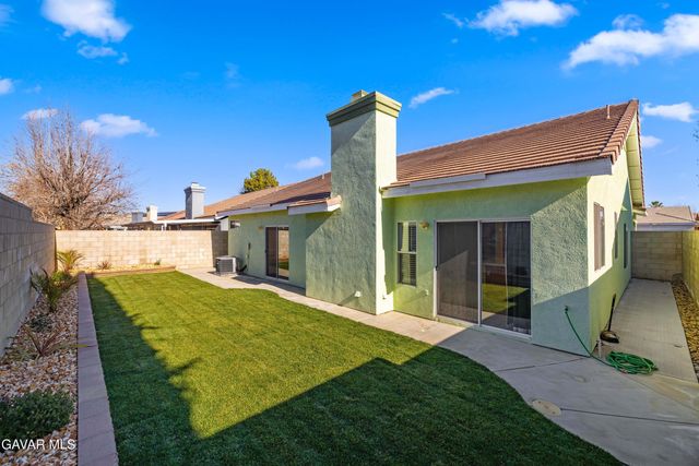 45641 Knightsbridge Street, Lancaster, CA 93534