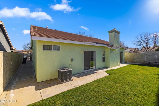 45641 Knightsbridge Street, Lancaster, CA 93534